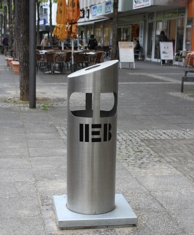 Ein Unterflurpapierkorb in der Hagener Innenstadt. (Foto: HEB)