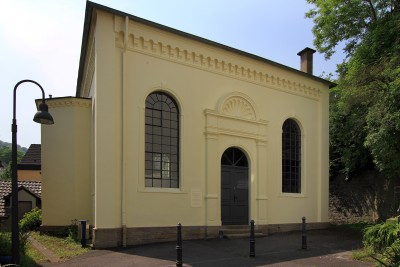 Dank einer Sanierung erstrahlt die Synagoge wieder in ihrem ursprünglichen Farbton. (Foto: Michael Kaub/Stadt Hagen)