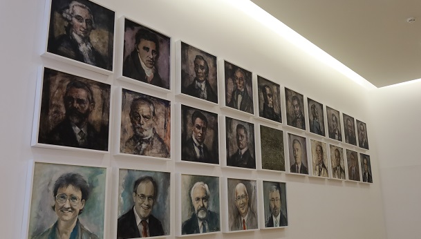 Die Bürgermeistergalerie im Rathaus an der Volme. (Foto: Franziska Michels/Stadt Hagen) Die Bürgermeistergalerie im Rathaus an der Volme. (Foto: Franziska Michels/Stadt Hagen)