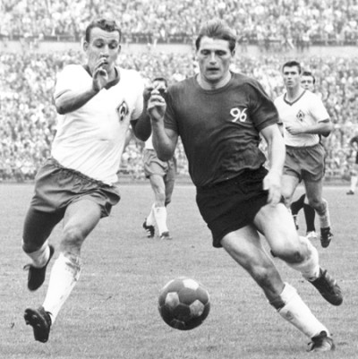 Hagens einziger Nationalspieler: Walter Rodekamp (rechts).