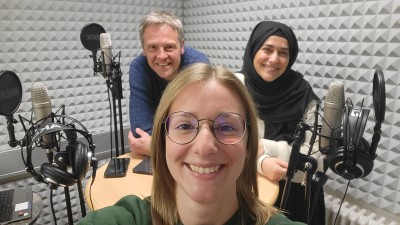 v.l.: Michael Kaub, Charlien Schmitt und Esra Sarioglu im Studio. (Foto: Charlien Schmitt/Stadt Hagen) v.l.: Michael Kaub, Charlien Schmitt und Esra Sarioglu im Studio. (Foto: Charlien Schmitt/Stadt Hagen)