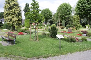 Auf dem Friedhof Vorhalle können Interessierte am
