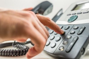In dringenden Fällen ist die Zentrale der Stadtverwaltung telefonisch erreichbar. (Foto: Gajus/Shutterstock)