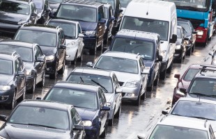 Für mehr Sicherheit wird die Geschwindigkeit an der Kreuzung Enneper Straße auf 30 km/h reduziert.(Foto: Ralf Gosch/Shutterstock)