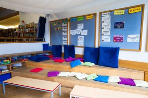Die Stadtbücherei lädt zu einem frühlingshaften Schoßkinderprogramm ein. (Foto: Aaron Schlütter/Stadt Hagen)